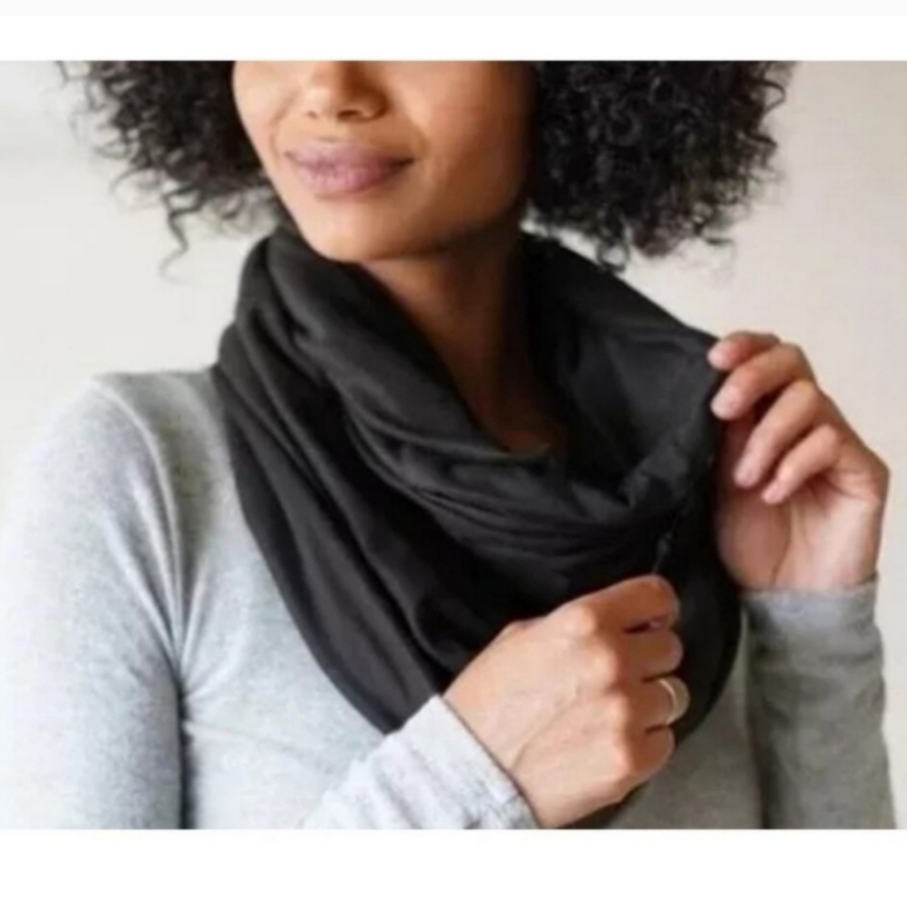 Beyond Yoga Beyond Yoga Black Hidden Pocket Infinity Scarf Wrap